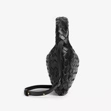 Bottega Veneta Hop Medium Tote Intrecciato Leather in Classic Design Timeless Italian Luxury - BEAUTY BAR