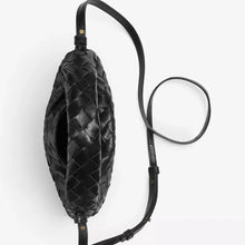 Bottega Veneta Hop Medium Tote Intrecciato Leather in Classic Design Timeless Italian Luxury - BEAUTY BAR