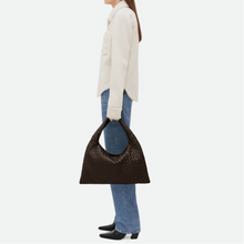 Bottega Veneta Large Hop Bag Fondant Brown Leather With Gold Hardware Timeless Italian Elegance - BEAUTY BAR
