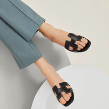 Hermès Oran Sandal Black - BEAUTY BAR