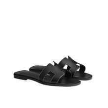 Hermès Oran Sandal Black - BEAUTY BAR