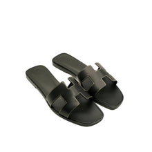 Hermès Oran Sandal Black - BEAUTY BAR