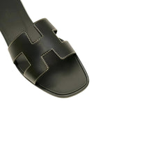 Hermès Oran Sandal Black - BEAUTY BAR